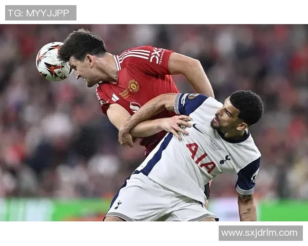 欧联杯曼联与波尔图激战成平局绝杀瞬间引发全场热烈反响分析